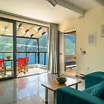 Sappho Boutique * Vassiliki